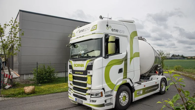 The enespa tanker truck also runs on synthetic rubber tyres.