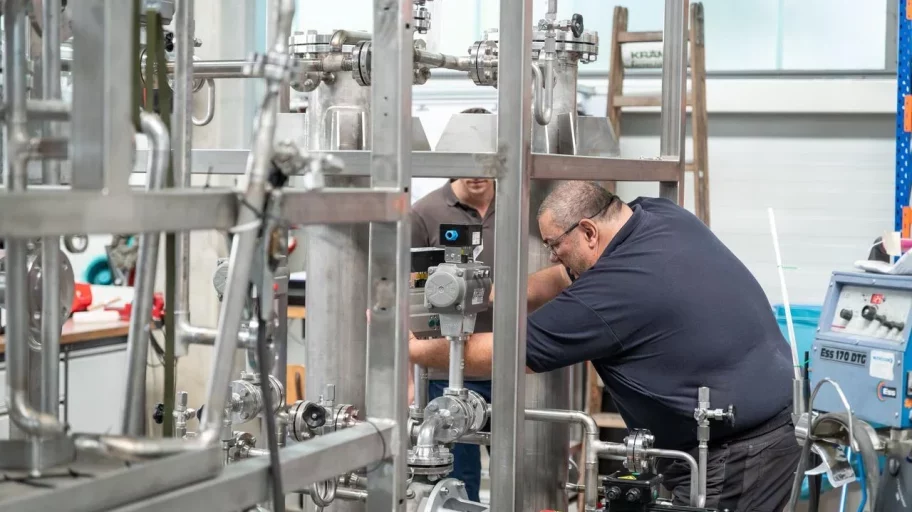 In a team of two, a new high-tech enespa system is assembled at the German site in Tangstedt.